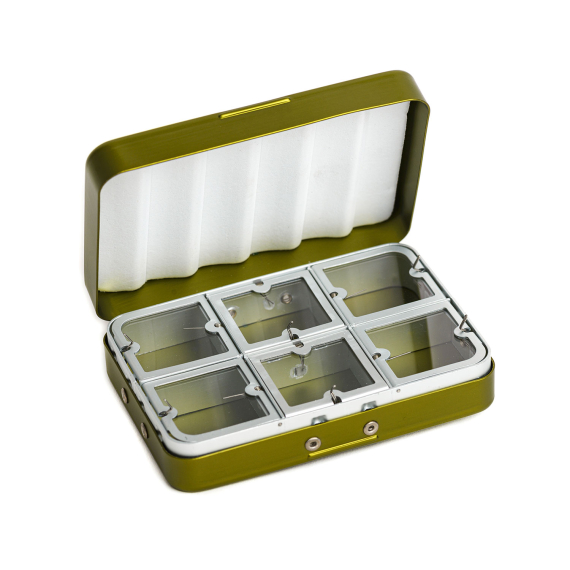 Aluminium box 6 compartments - Olive dans le groupe Stockage / Boîtes de pêche / Boîtes à mouche l\'adresse Sportfiskeprylar.se (CH-302)