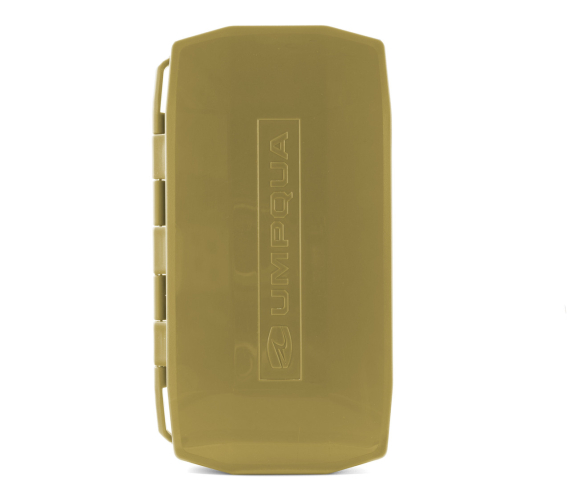 Umpqua UPG Foam Weekender Large - Olive dans le groupe Stockage / Boite de peche / Boîtes à mouche l\'adresse Sportfiskeprylar.se (NFD9378-LO)