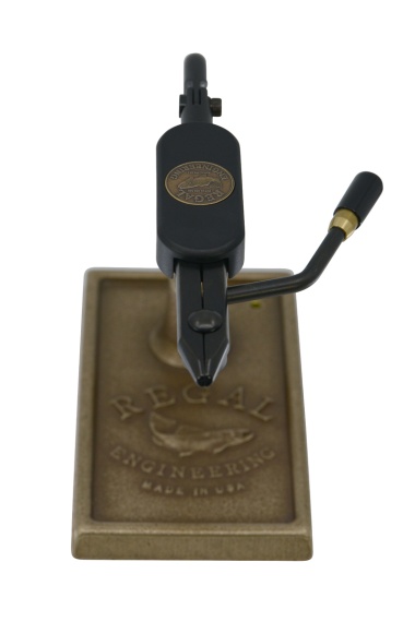 Regal Medallion Series Vise - Shank Jaws/Bronze Traditional Base dans le groupe Hameçons et terminal tackle / Fabrication mouche / étaux fabrication mouche l\'adresse Sportfiskeprylar.se (REG-SHK-70T)