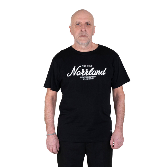 SQRTN Great Norrland T-Shirt Black dans le groupe Habits et chaussures / Habits / T-shirts l\'adresse Sportfiskeprylar.se (TEE-001-Mr)
