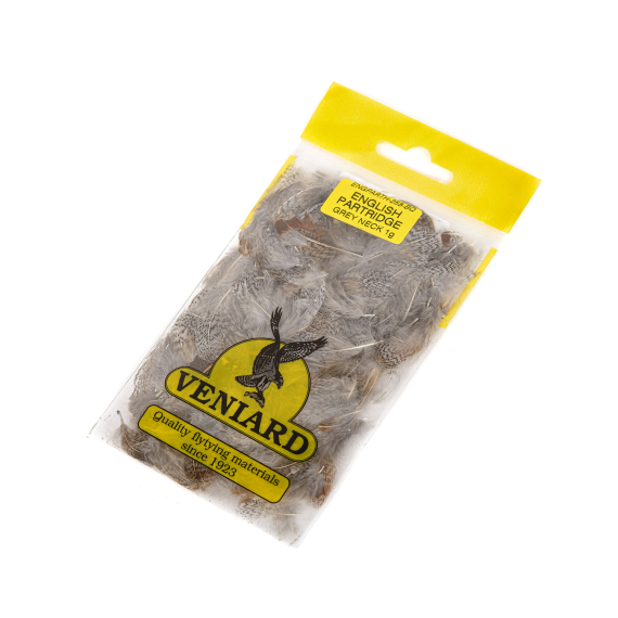 PARTRIDGE ENGLISH GREY NECK GREY HACKLE dans le groupe Hameçons et terminal tackle / Fabrication mouche / Matériel de montage de mouches / Plumes et capes / Hackle l\'adresse Sportfiskeprylar.se (V5111)