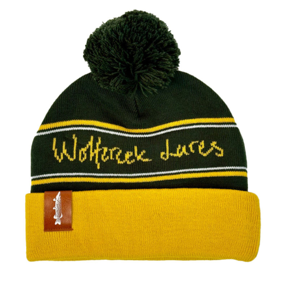 Wolfcreek Classic Logo Pom Pom Beanie - Mustard/Green dans le groupe Habits et chaussures / Chapeau de peche, casquette peche / Bérets et chapeaux l\'adresse Sportfiskeprylar.se (WCL-05-POMPOM-01-MUST-GRN)